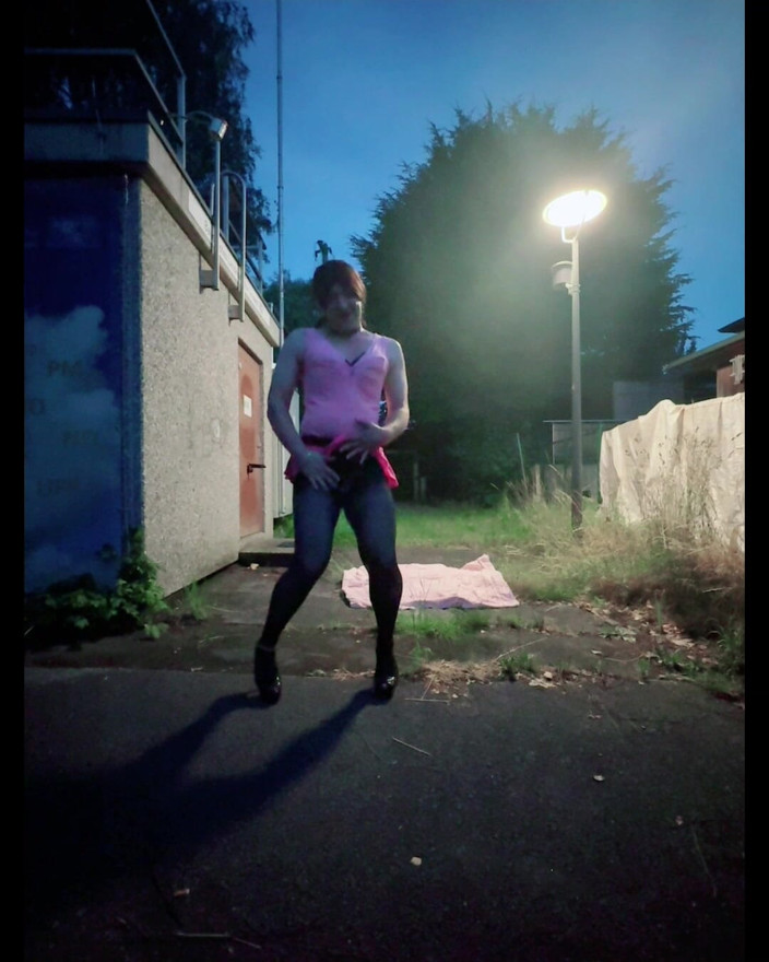 SissyDaniella: シシーのイントロとストリートスラットとしての遊び