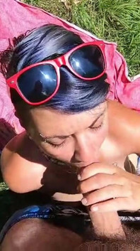 Otra mamada sorpresa en el bosque