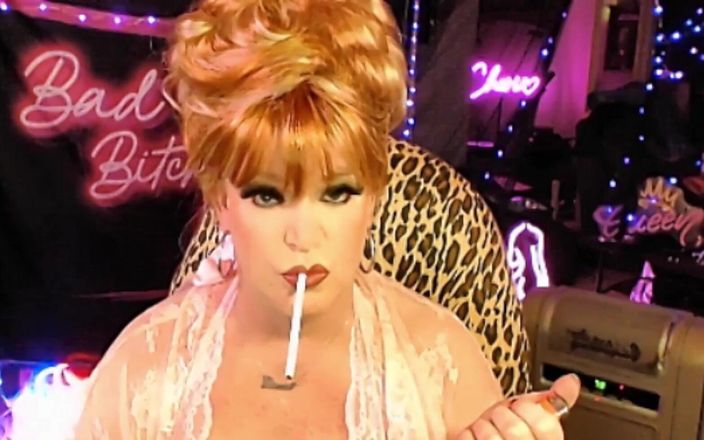 Femme Cheri: प्यार मेरे गुलाबी अधोवस्त्र के रूप में मैं धूम्रपान एक 120