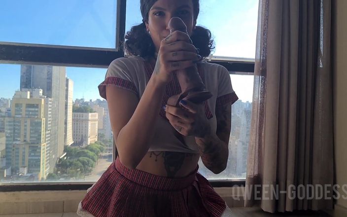 QweenSG: Hatun kız derin anal sikiş eğitimi
