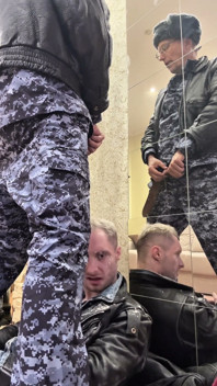 Kinkysirius fue arrestado por el agente de policía, Zd,