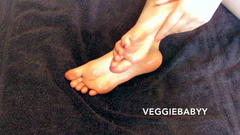 Veggiebabyy: Menggesel Minyak Di Kaki Saya