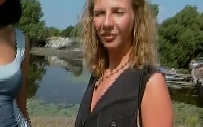 Deutscher hardcore: Pretty German Babe Shares Dick with Hot Blonde MILF