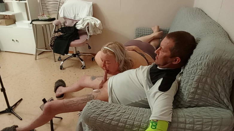 Zona901: Nachbarin schluckt sperma nach einem sanften blowjob