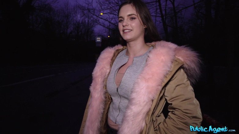 Public Agent: Агент - 20-летняя студентка Taylee Wood светит ее большими сиськами