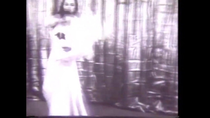 The Unforgettable: Dancing kıyafetlerini çıkarıyor