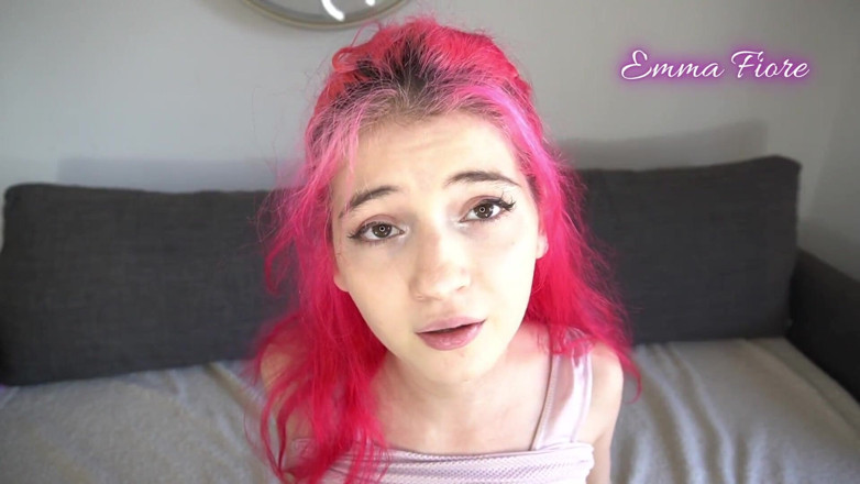 Emma Fiore: Une baby-sitter devient coquine avec ma bite et avale mon...