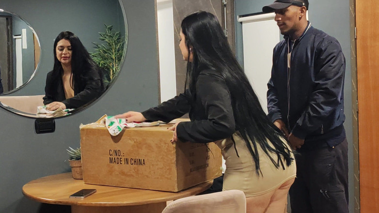 Rioc69: Antonella Jones bir sipariş bekliyor ve evi diğer dünyayı sikiyor