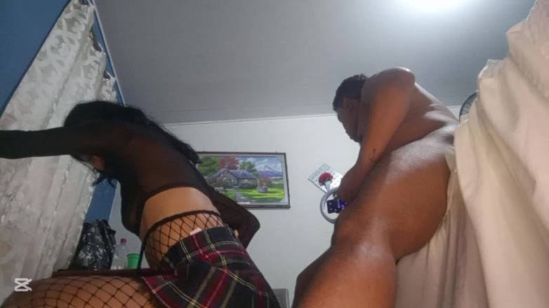 Marihot50: Chupando a bunda e a buceta da minha meia-irmã de 20...