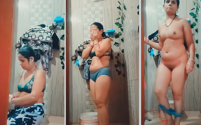 Hot Sis: Sora vitregă surpriză la duș - Femeie surpriză își expune corpul