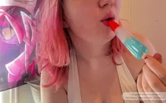 Natte aftrekbeurt en diep in keel pijpbeurt naar Popsicle