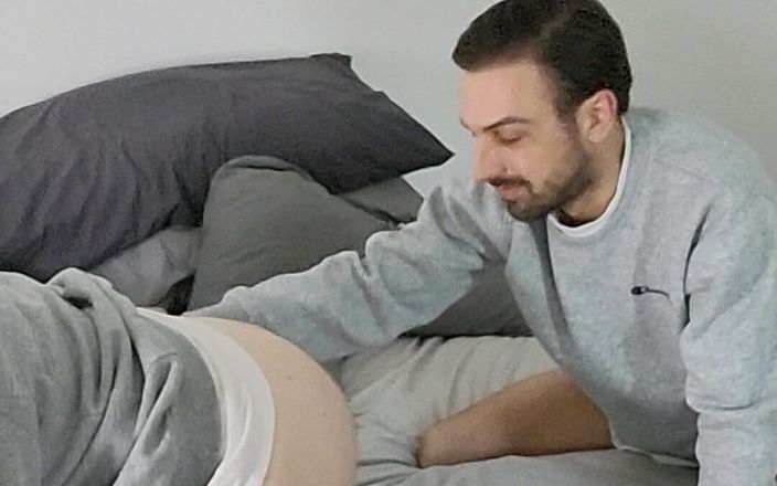 Twotwinkhusbands: Il ragazzo inglese si fa succhiare il culo in video...