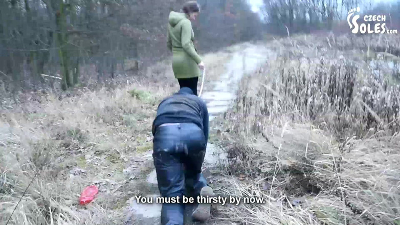 Czech Soles - foot fetish content: Mergând pe la spate în frig - venerarea cizmelor