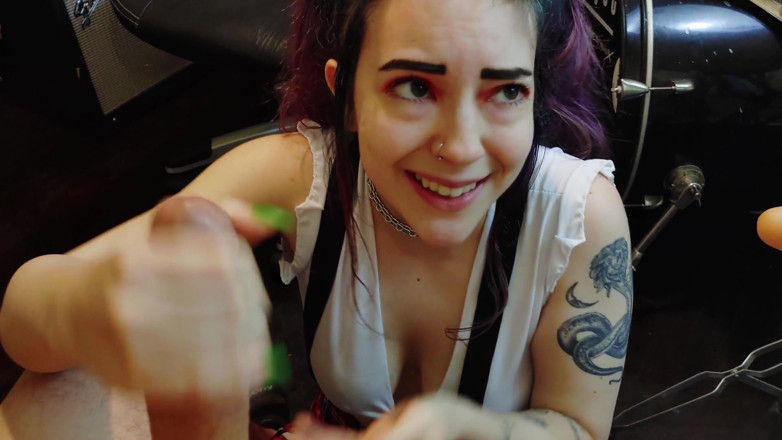 lilredvelvettt: La ragazza del college fa un