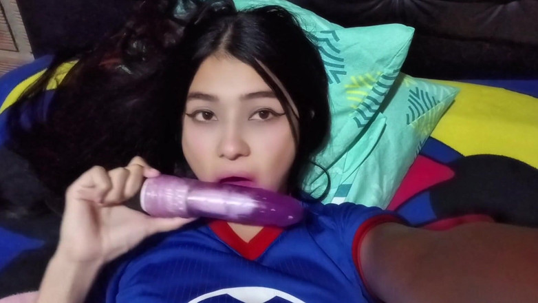 Yuli and tony: Saya bersetuju untuk berkongsi bilik dengan adik tiri saya dan...