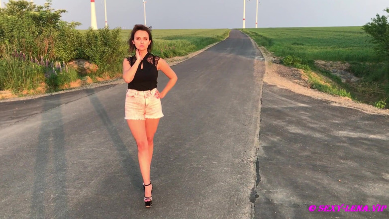 Goddess Lena: Походка на плато на высоком каблуке