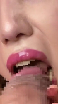 Cat Eyed F Cup Gal dołącza blisko i dzieli ciepłą, zabawną intymność przez całą naszą delikatnie wschodzącą noc
