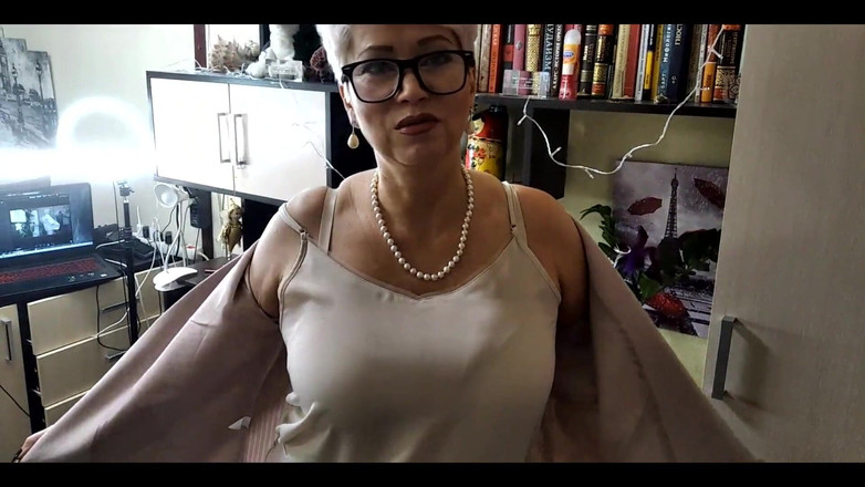 AimeeParadise: Reife -sekretärin mit einer großen Karotte in einer un sättlichen fotze...