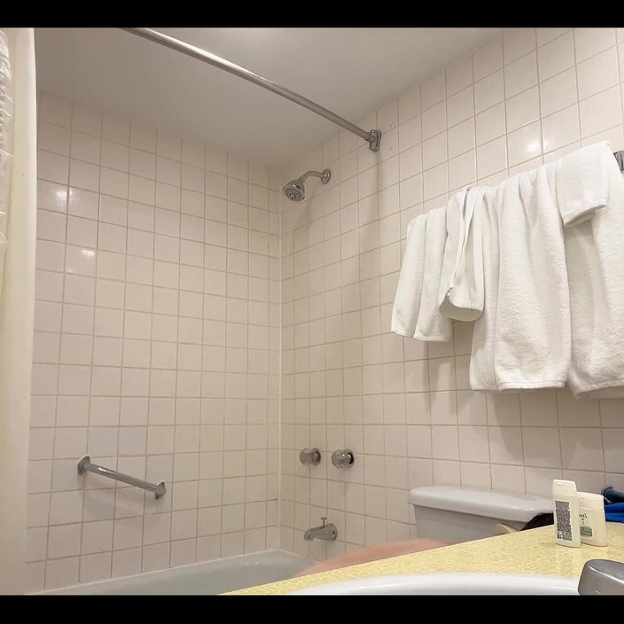 sweethanajapanese: Plné mytí nahého těla ve sprše