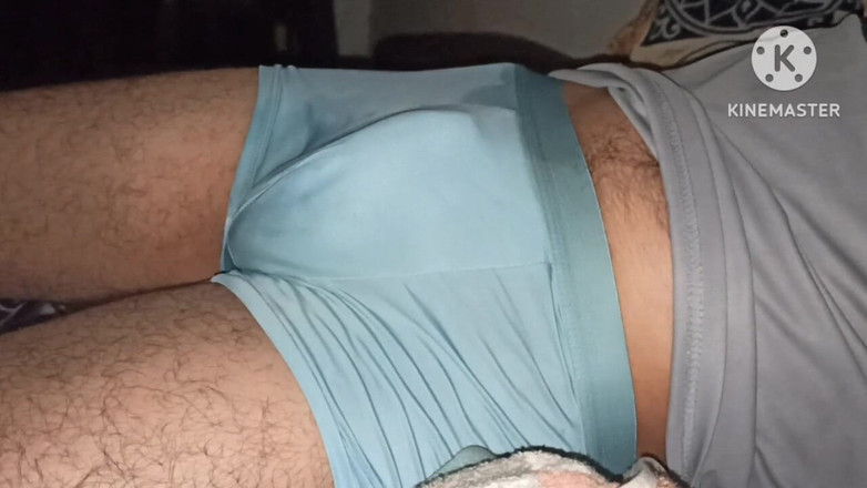 Desi__Panda: Poprvé otevřu spodní prádlo svého nevlastního bratra, abych viděla, že jeho...