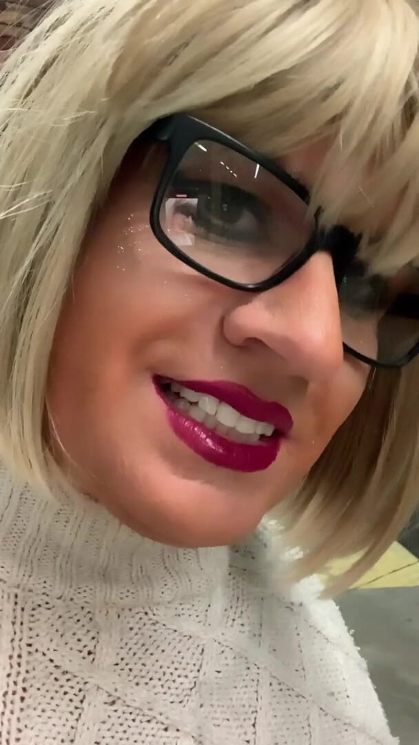 CindieLove: दिखावटी के लिए हॉट बहिन ts scarf में थोंग