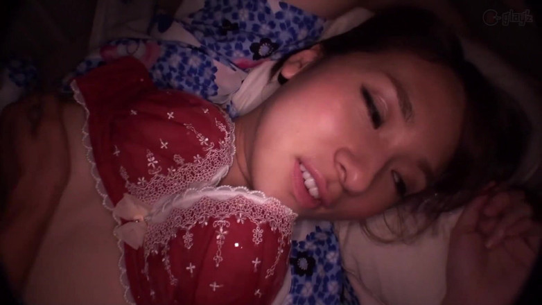 Vulture: Hermanastro tiene un trabajo duro por su hermanastra. Inmoral -5