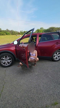 Tante Seksi Dengan Gaun Super Seksi Lagi Asik Kencing