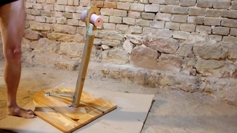 Mark Hannes: Masturbace ve stoje Fleshlight Stand