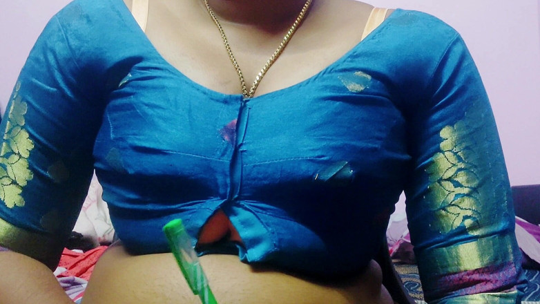 Desi Mohini: Gorąca indyjska ciocia chce mojego dużego kutasa