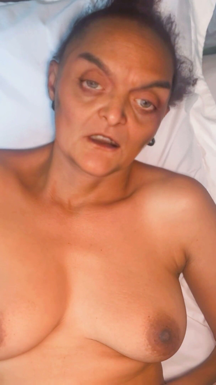BongoXXX: Üniversiteli kız en iyi arkadaşımı götten sikiyorum