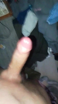 Je gâte ma bite et je la branle gentiment