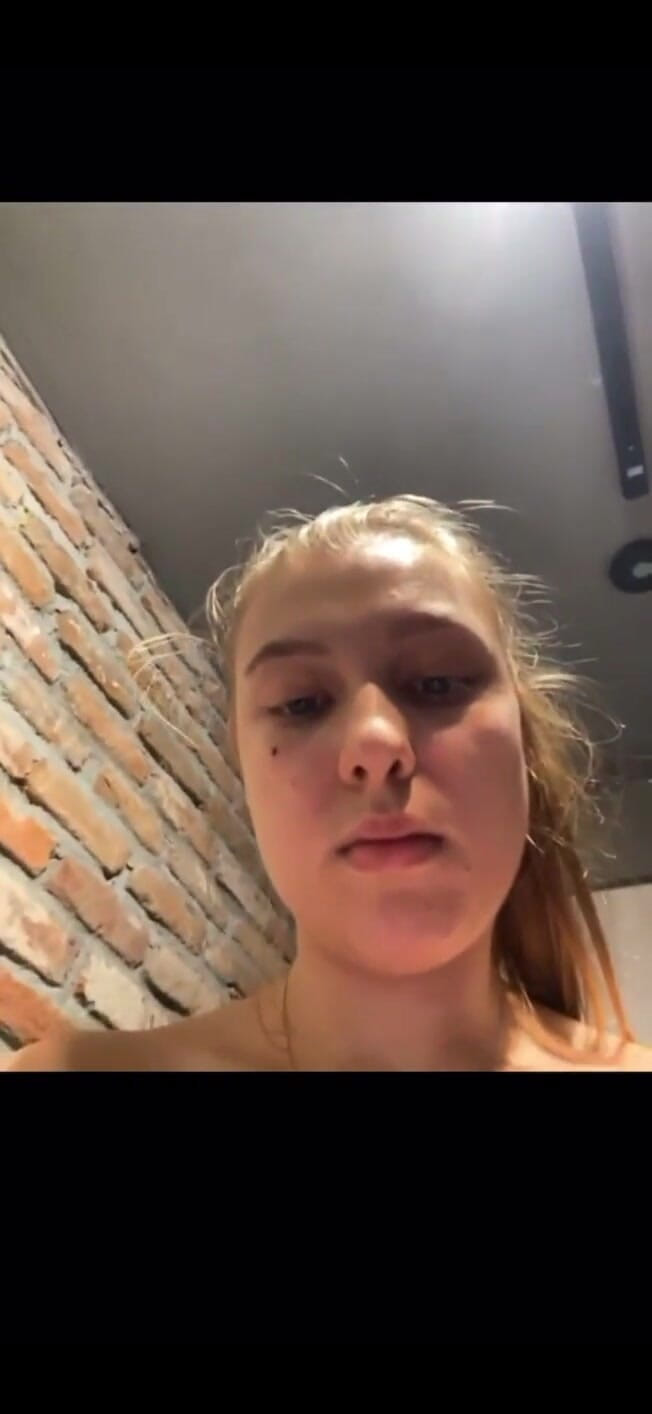 JuiceLussie: पब्लिक चुदाई धारा निकलना. में मुट्ठी घुसाना. पैरों वाली कामुकता