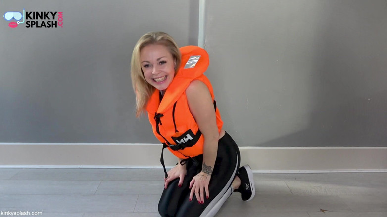 UKCuteGirl Lucy Lauren: Asmr Pengakuan Fetish Lifejacket Dalam Bingkap Berkilat