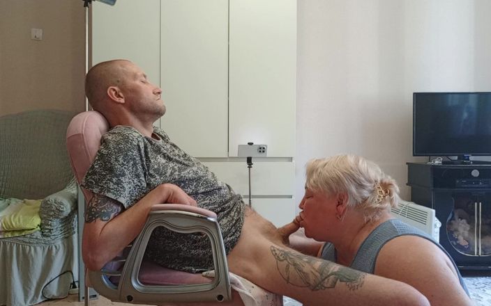 Zona901: Жена наблюдает, как свекровь делает глубокий минет и глотает сперму