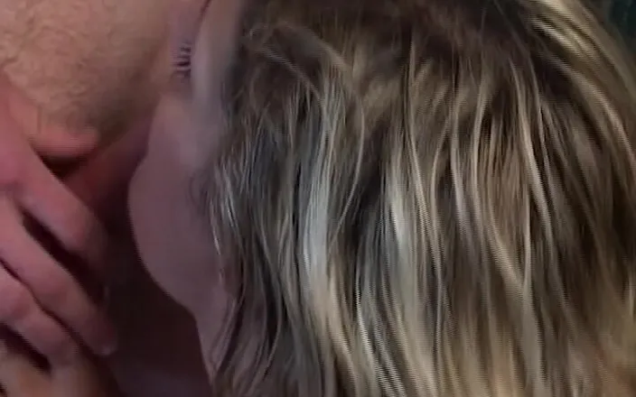 Deutscher hardcore: German Ladies Enjoy Having Orgy with Friends