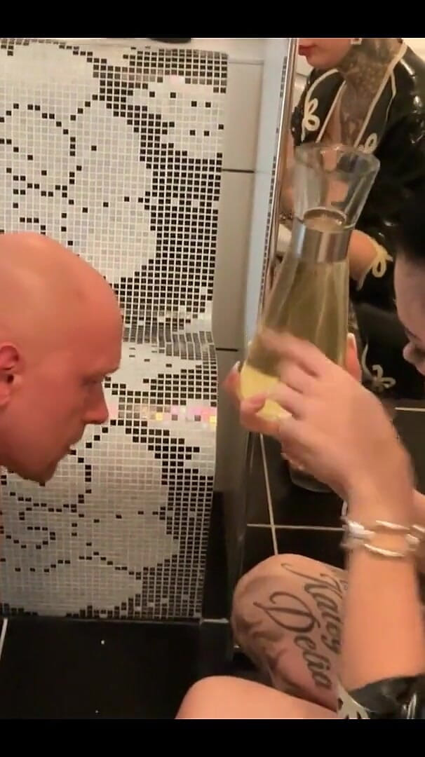 Miss Alessa Milano Feeding My Toilet Slave (Strict Senz)