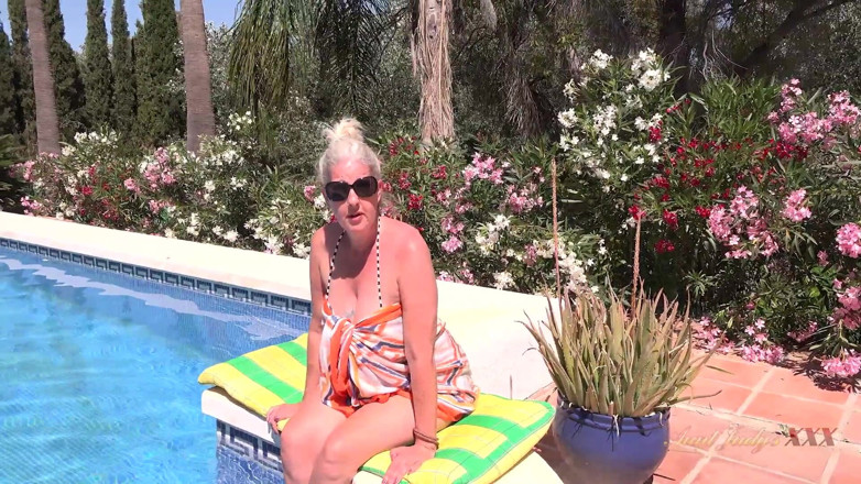 Aunt Judy's XXX: AuntJudysXXX - Meeting Hot Mature MILF Maggie Moon at the Pool