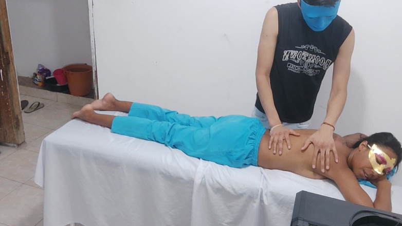 NEGRITA SEXY: Colegas médicos hacen cosas para adultos en la camilla del...
