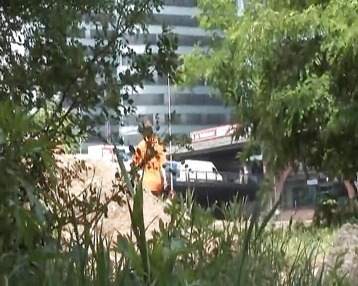 Enjoy German porn: 驚くべき曲線美の体を持つ温泉はドイツの十代が公園でねじ込まれます