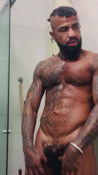Felipe Nuru - Eiaculare in Bagno