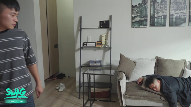 SWAG.live: Două cupluri schimbă partenerii și invită băieții să se alăture sexului în...