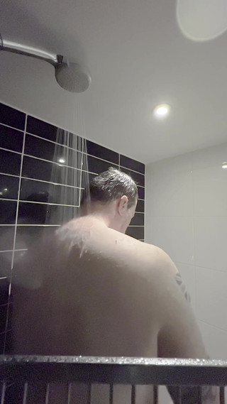 uktattooedchub74: Chubby Tattooed Guy Showering
