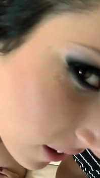 Nicole Evans & Rinela: oficial cachonda