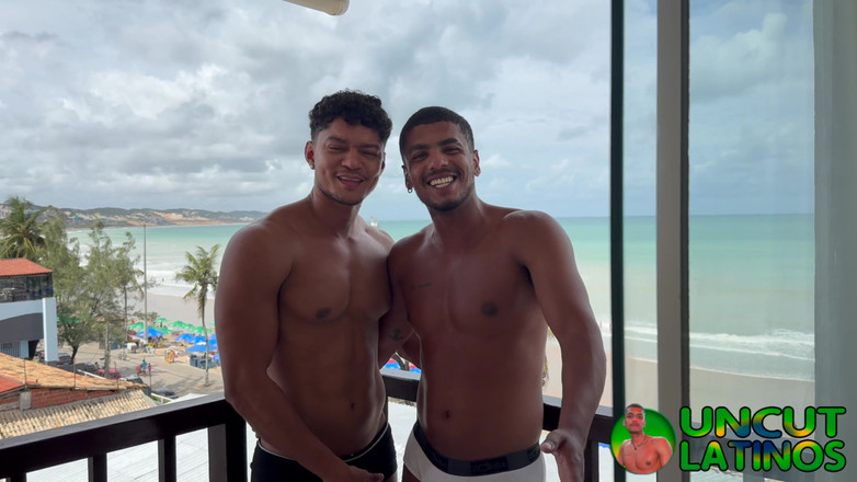 Uncut Latinos: Zakar besar mengongkek pantat otot dubur gay tegar yang belum...