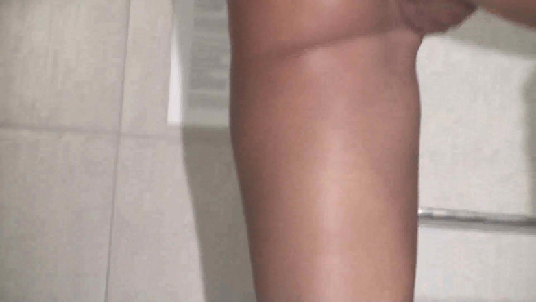 Femdom Austria: Provocante in bagno per uno schiavo patetico