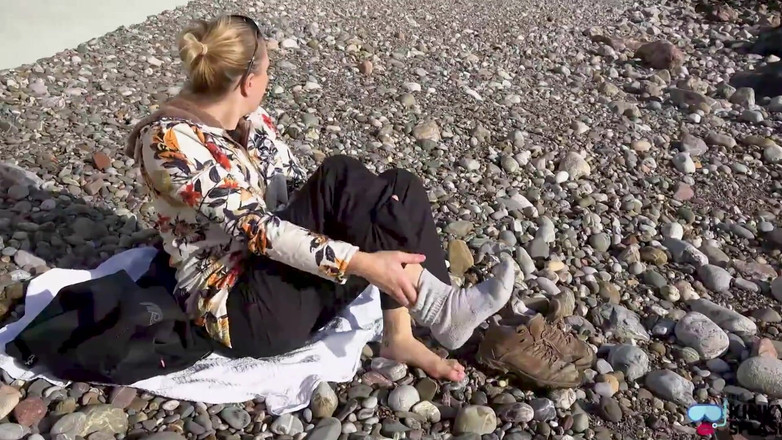 UKCuteGirl Lucy Lauren: Wetsuit kaltak taşaklarını dondurman için seninle alay ediyor