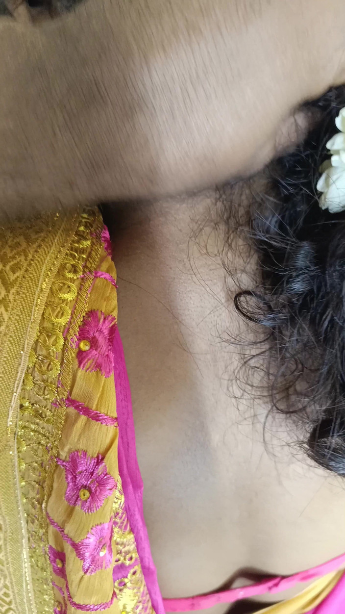 Laxi ammu: Hermanastra en romance caliente con linda estructura