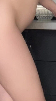 Flasche und dildo gefickt enge muschi