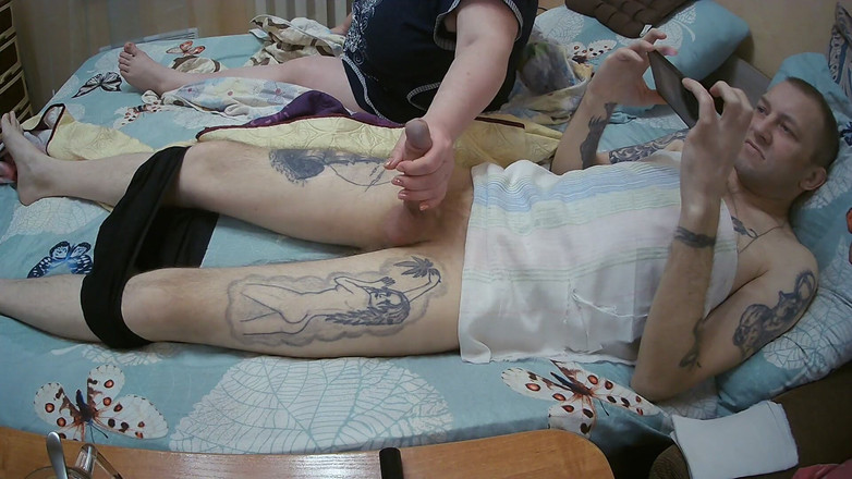 Zona901: Свекровь дрочит мой хуй и наблюдает, как сперма течет из пениса