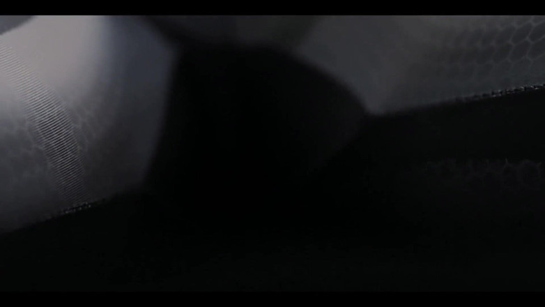 deafheaven666: Colmekin Girl - homem-aranha Tobrut Indo usa garrafa de skincare